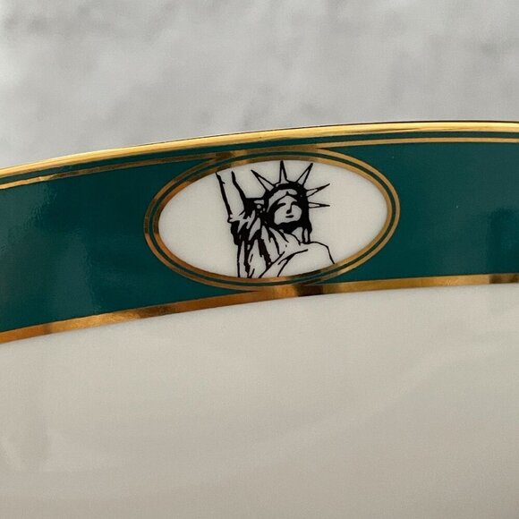 Giles of London Fink & Carney 1999 Manhattan New York City Landmarks 9" Bowl - Picture 6 of 11